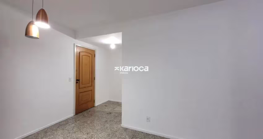 Apartamento para alugar com 80m², 2 quartos, 3 banheiros, 1 vaga de garagem.