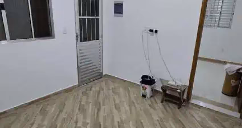 Casa com 2 quartos para alugar no Parque Maria Helena, Suzano 