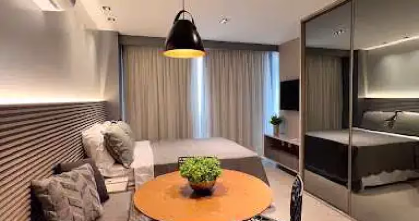 Amplo flat de 29m2 + varanda, mobiliado e projetado, à 150m do mar