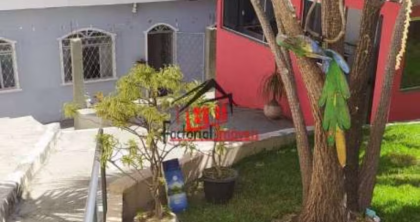 Vende-se Casa com Edícula no Bairro Dom Bosco