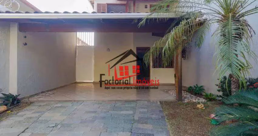 Casa com 3 quartos e 4 banheiros, duas vagas no castelo