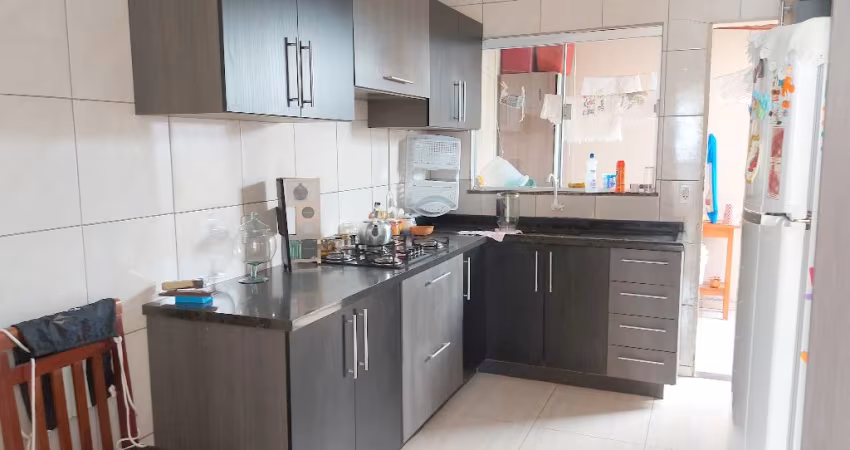 CANCELLI (Cond. Fechado) 2 Quartos, sala cozinha, BWC, A/ser, a/c-53,34 m²