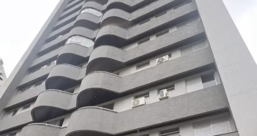 Centro - 1 suíte, 2 quartos, sala, coz, 2 bwc, sacada, dep. empregada, a/serv, piscina, a/total 125m²