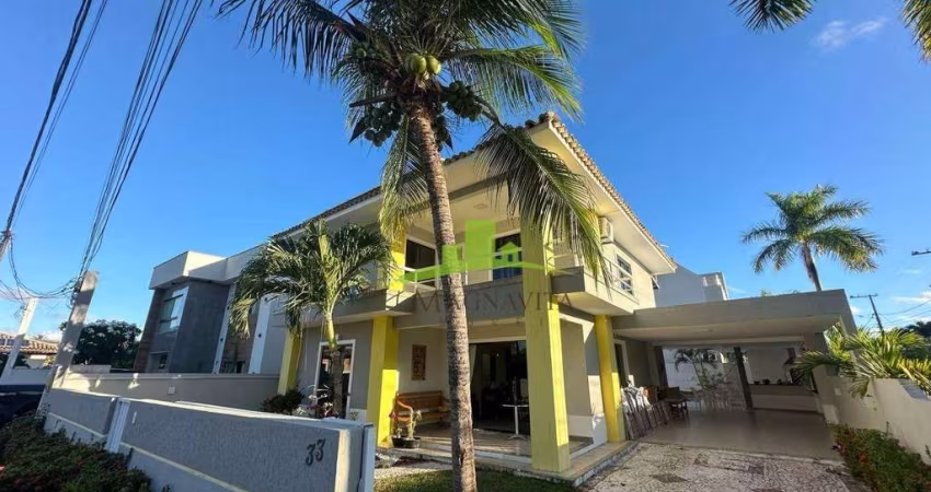 Casa à Venda na Priscila Dutra, Condomínio, 340m², 4 Suítes, Área Gourmet com Piscina, Energia Solar. Alto Padrão. Lauro de Freitas.