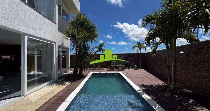Casa de Luxo à Venda Alphaville Litoral Norte 3, 377m², 4 Suítes com Closet, Piscina, Hidro, Eco Sauna, Automação, Energia Solar. Alto Padrão!