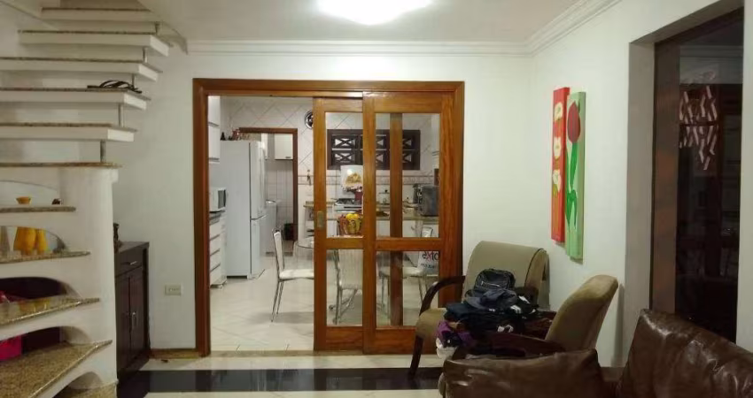 Linda casa espaçosa em rua fechada!!