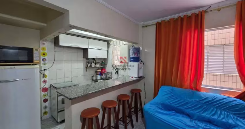 Kitnet mobiliada na ocian – ampla, bem localizada e a 550m da praia