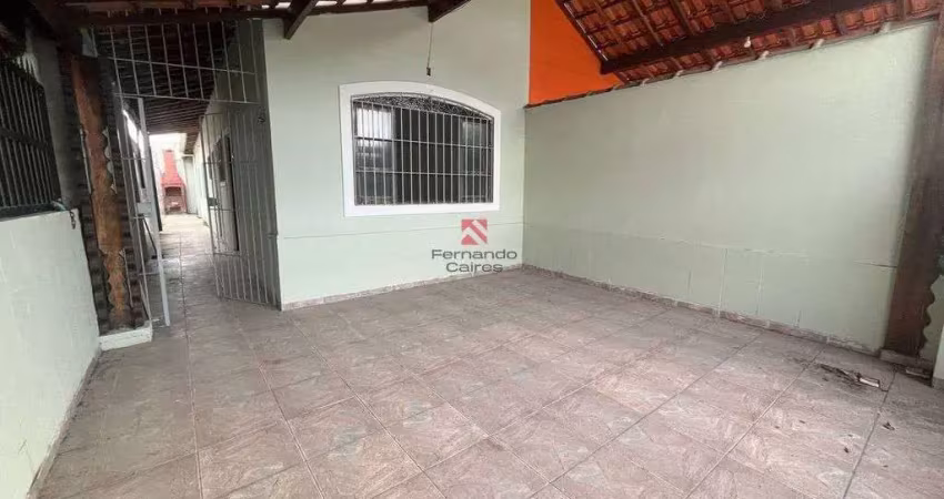 Casa térrea com quintal e churrasqueira no bairro caiçara em praia grande/sp