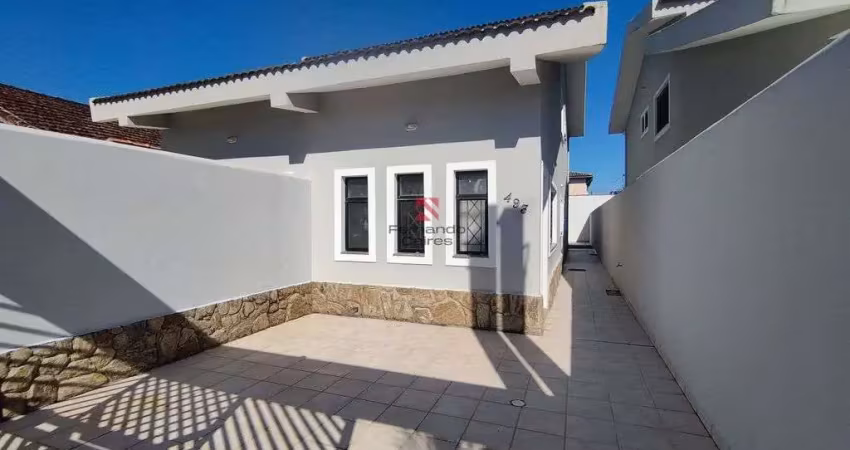 Sobrado geminado 02 dormitórios - espaçosa - bairro maracanã em praia grande