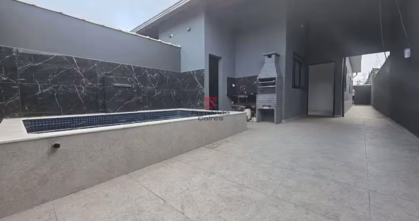 Casa geminada com piscina e espaço gourmet em itanhaém