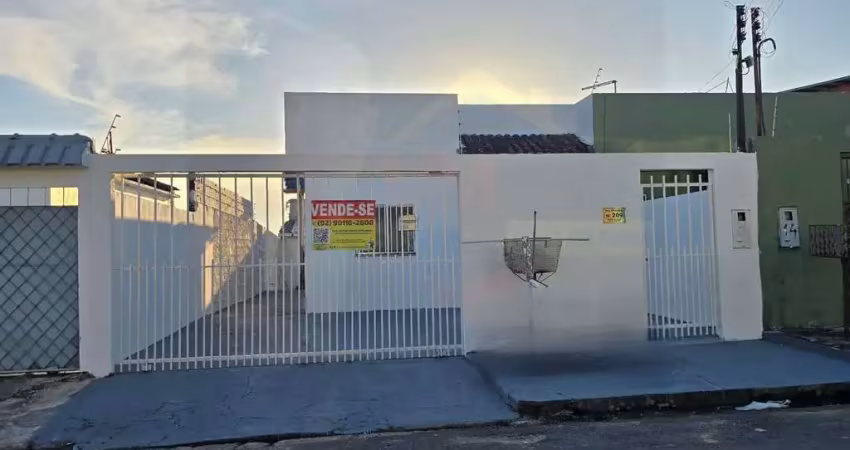 Casa no conjunto novo aleixo atrás do supermercado coema
