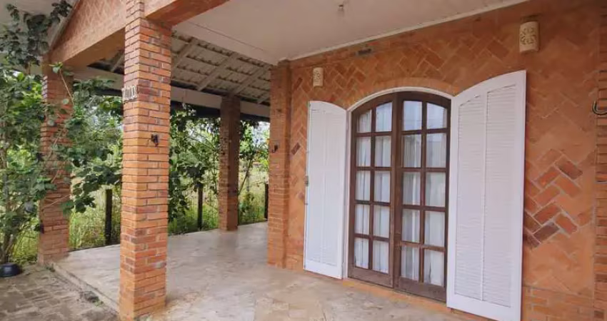 Casa à Venda em Itapoá - 3 Quartos, 100m da Praia, Oportunidade Imperdível!