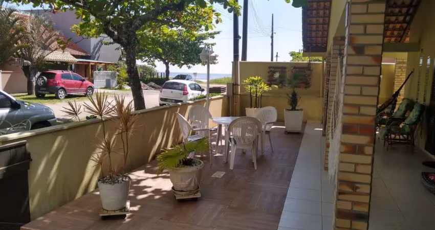 Casa à venda a 50m da praia em itapoá - balneário uirapuru