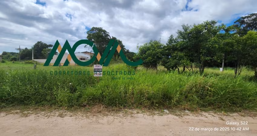 Terreno com pouca vegetação, perto da praia! Apenas 250 metros do mar!