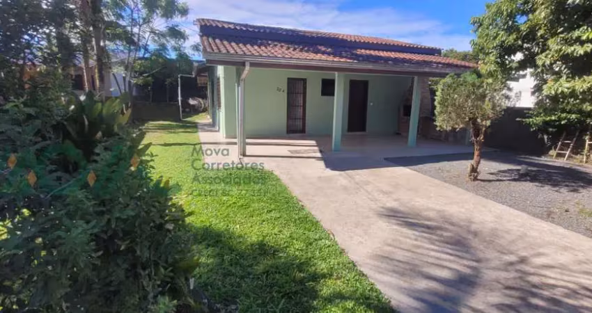Casa com excelente terreno e localização privilegiada em itapoá/sc