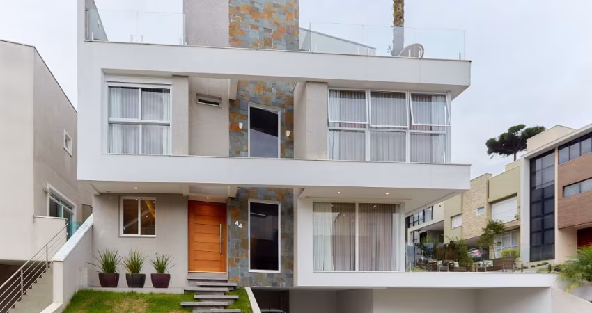 Casa de Alto Padrão à Venda em Condomínio Fechado – Uberaba, Curitiba