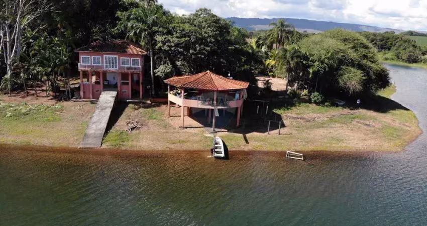 Rancho com 250 metros de beira d'agua em delfinópolis mg - região da mata