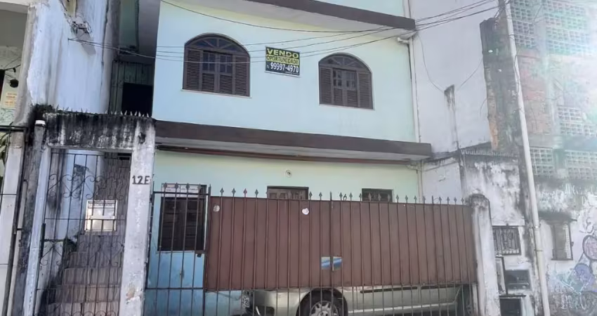 Prédio com três pavimentos a venda no vale do matatu salvador
