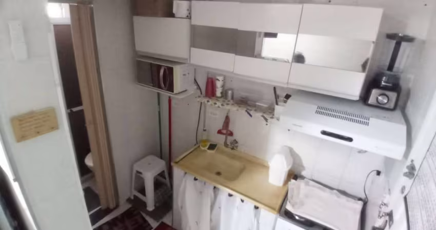 Kitnet Térrea Mobiliada na Ocian – Ótima Localização Próxima à Av. Kennedy!