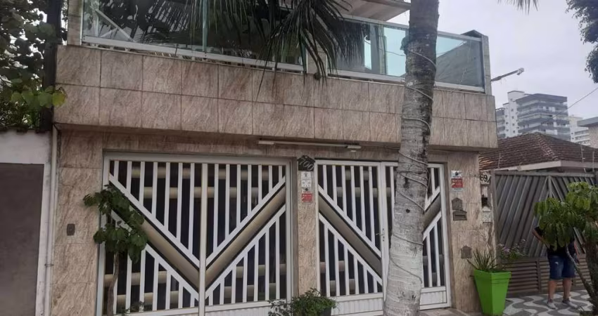 Encantadora Casa com 3 Dormitórios e Varanda Gourmet
