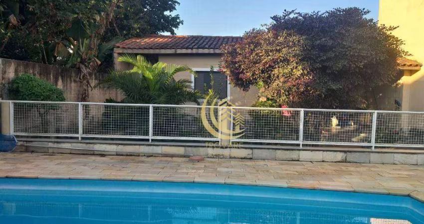 Casa com 3 dormitórios à venda, 216 m² por R$ 650.000,00 - Vila São Geraldo - Taubaté/SP