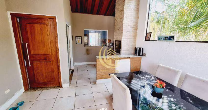 Casa com 3 dormitórios à venda, 180 m² por R$ 680.000 - Condomínio Hípica Pinheiro - Taubaté/SP