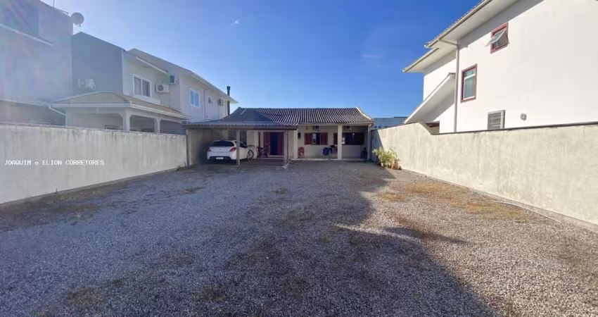 Casa para Venda em Florianópolis, Carianos, 2 dormitórios, 1 suíte, 2 banheiros, 2 vagas