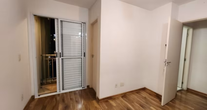 Apartamento SEMI MOBILIADO COM SACADA a venda/permuta no Centro-Parque São Lucas em São Paulo