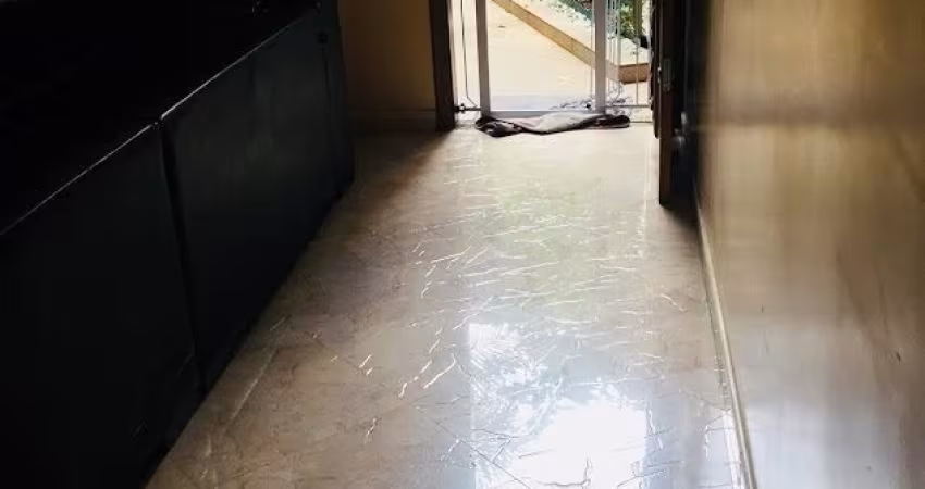 SOBRADO À VENDA!!!