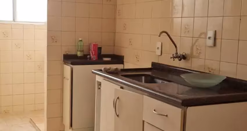 Excelente localização!!! Apartamento mobiliado e com armários nos quartos e na cozinha -  2 dormitórios 55 metros, 1 vaga