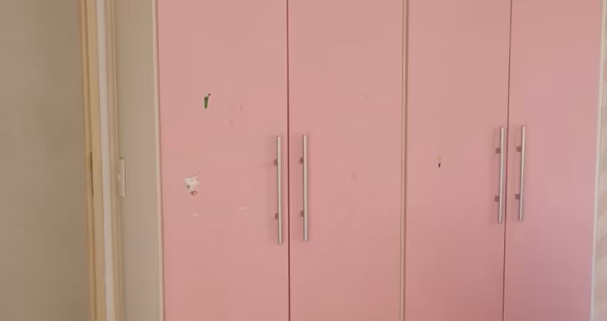 Excelente localização!!! Apartamento mobiliado e com armários nos quartos e na cozinha -  2 dormitórios 46 metros 1 vaga