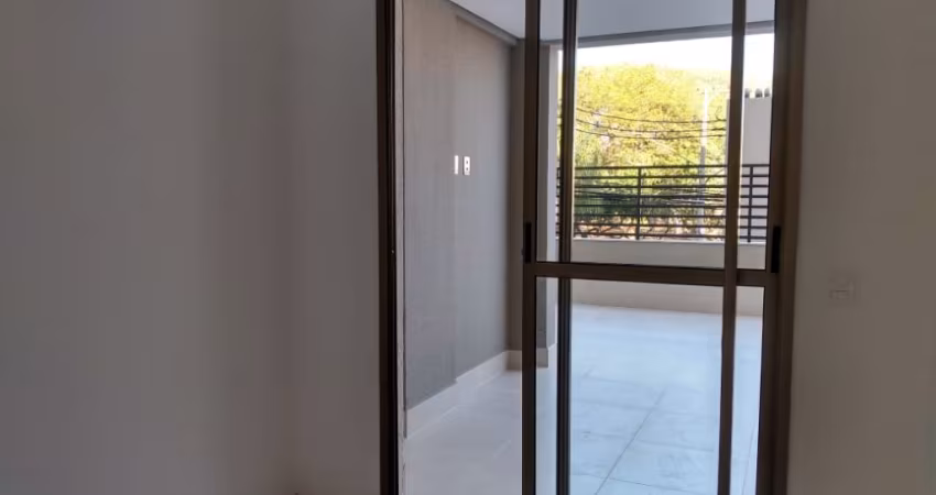 Apto térreo de 62m2 mais 52m2 de gardem = Quase 115 metros privados. Super espaçoso e com uma planta muito bem aproveitada. Com espaço destinado para seu jardim/horta