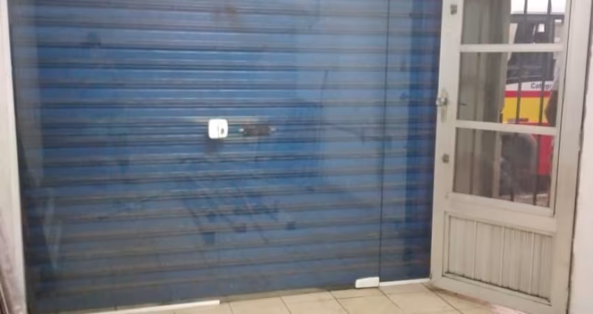 Vende-se ou permuta por imóvel de menor valor - Sobrado Comercial em ótimo ponto de negocio no Tatuapé: são 5 salas, 3 banheiros e uma varanda na frente, Além do salão com porta de aço e vidro, para q