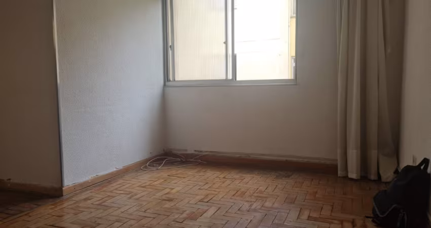 VENDA:  Apartamento 63 Mts² , 03 dormitórios, 02 salas, 01 banheiro , cozinha , área serviço. Único dono. Localizado 3º andar