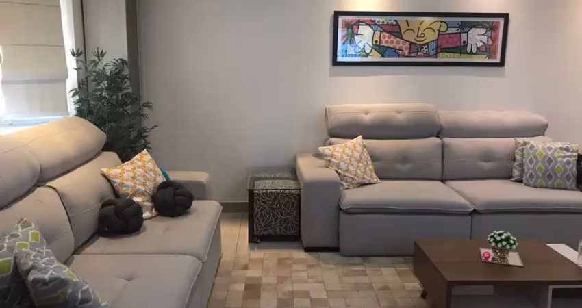 Lindo sobrado geminado para venda em rua de excelente localização há 10 minutos a pé do metrô tatuapé, shopping tatuapé e 5 minutos da rua tuiti. sendo um terreno de 5x25 onde há três pavimentos de 12
