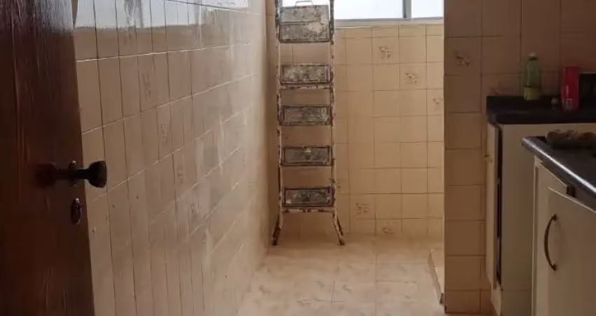 Excelente localização!!! apartamento mobiliado e com armários nos quartos e na cozinha -  2 dormitórios 55 metros, 1 vaga.