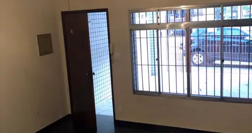 Execelente localização! sobrado em santo andré, jardim bela vista, com 127mts² de área útil, 2 dormitórios, sala, cozinha, ampla, 2 banheiros, sendo um com banheira de hidromassagem, lavanderia e disp