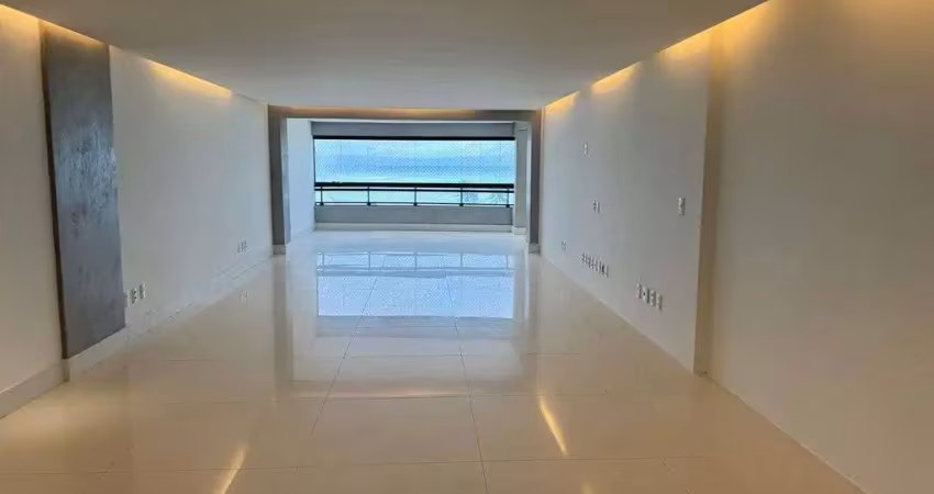 Apartamento com 200 metros sendo 3 suítes com vista para o mar