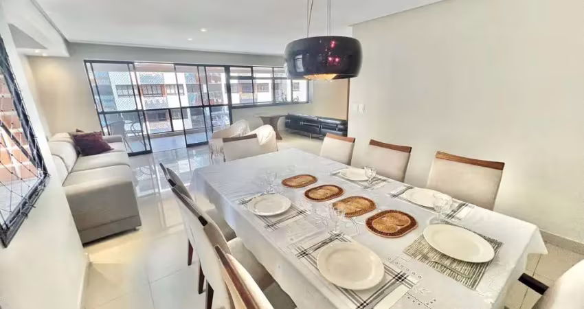 Apartamento com 4 quartos sendo 3 suítes todo reformado a 2 quadras da praia 