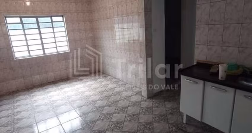 CASA EM LOTE INTEIRO, COM EDÍCULA, NO SANTA INÊS 1. AGENDE SUA VISITA!