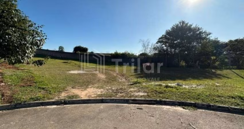 Terreno amplo  em condomínio em Caçapava com 539 metros com leve aclive.