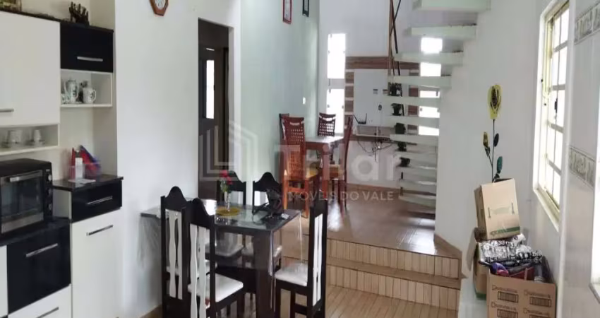 Vendo linda chácara com casa principal e de caseiro à 10 minutos do centro de sjcampos