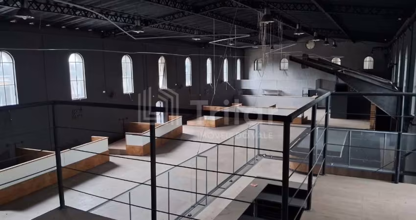 Galpão  amplo industrial com 1100 metros no Chácaras Reunidas. Venham conferir!