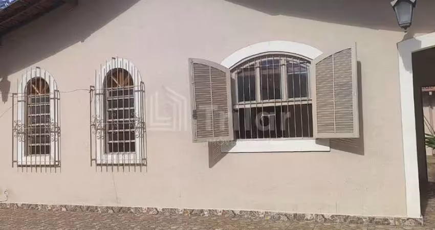 Locação - casa de lote inteiro em excelente localização do jardim das indústrias.