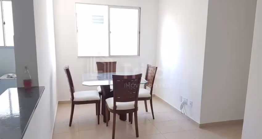 Cobertura duplex mobiliada com área externa de 30 metros e condomínio com lazer