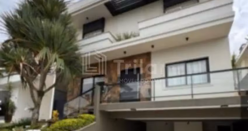 Maravilhoso sobrado em condomínio fechado com 4 suítes e lazer com piscina e ofurô .