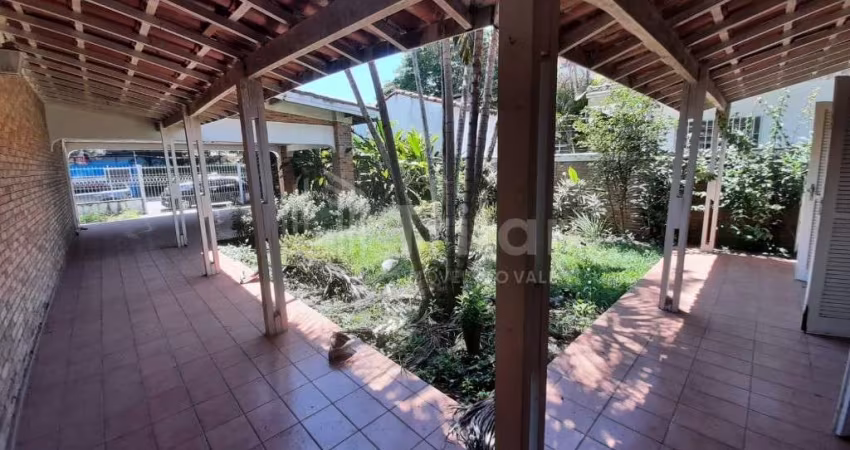 Imóvel à Venda em São José dos Campos-SP - Casa com 4 Quartos, 1 Suíte e 393m² no Jardim Esplanada II