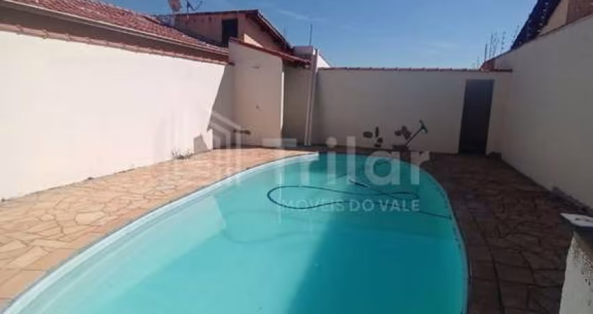 Casa para Locação na Vila Formosa, Jacareí-SP: 2 Quartos, 2 Salas, 2 Banheiros, 1 Vaga de Garagem, piscina e churrasqueira !