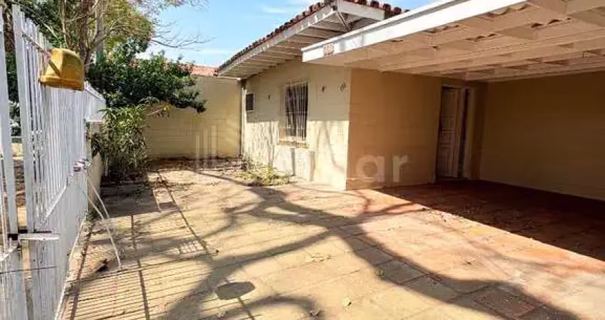 Casa térrea à venda no jardim satélite com 3 quartos, 1 suíte e 4 vagas de garagem!