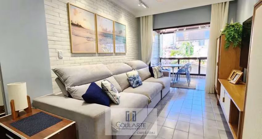 Apartamento reformado com acesso a sacada envidraçada, 2 dormitórios climatizados sendo 1 suíte, na praia da asturias-guarujá/sp.